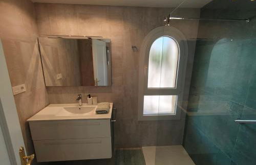 Spectacular 3 bedrooms Sea Views apartment - Photo 40