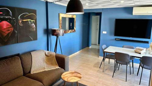 8 min walk to the beach & 10 min walk to Convention Centre ! - Photo 2