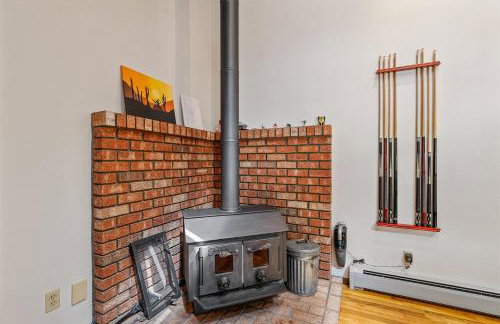 Pristine Cabin on Wooded Lot. Fantastic Location Pool Table - Foto 12