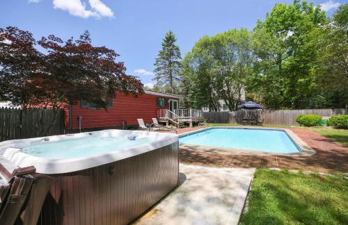 3 BR 2 BA Modern home with private hot tub, fire pit and lake view, Dogs ok! - Foto 1
