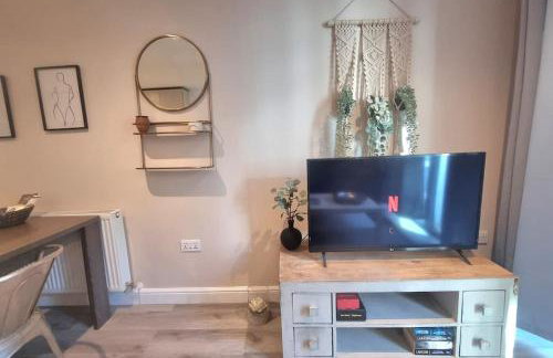 2-bed 2-bath Greenwich Apartment with balcony & lift - Photo 3