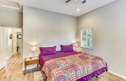 Peaceful Riverside Home with Patio, 7 Mi to Downtown - Foto 10