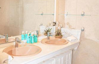 Vistas Increíbles y Confort en 1ª Línea de Playa - Photo 26