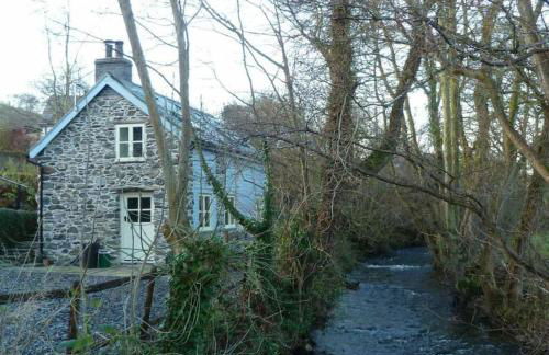 Hafannedd Cottage - riverside views - Photo 23