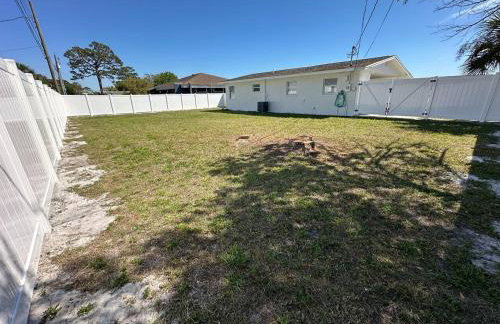 The Country Club Cottage NEW! Space Coast Entire Home! Plenty of Parking! - Foto 24