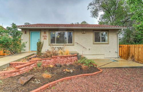 2BR Cottage with outdoor seating near Hiking & DT - Foto 1