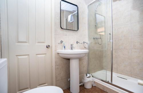 Historical Sherwood Forest Cottages - Sleeps 16 - Foto 25