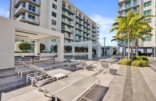 Luxury 2 Bedroom Corner Condo Walk to Design District, Infinity pool with Bay and City views, Gym, Free Parking Spot - Foto 29