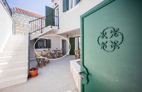 Zlatin Dvor - apartments for 3, terrace, Trogir center, beach at 5-min, BIKE friendly - Foto 100