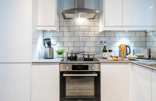 Progressive House 5 Bedrooms Inc Study with Sofabed, Garden, Smart TV in Every Bedroom FREE Parking - Foto 64