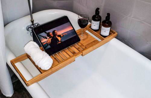 Stylish King Bed, 2BDRM, 1 Mile to DTWN, Game Room - Foto 28