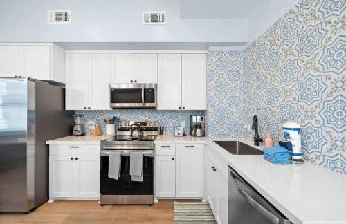 Cozy Home Near Downtown with a Pool and Fire Pit - Foto 15