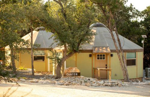 Canyon Family Yurt Cabin - Hot Tub Loft Full Kitchen & Bath - Photo 5