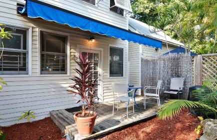 Tranquility by Avantstay Close to Duval St w/ BBQ & Shared Pool - Photo 6