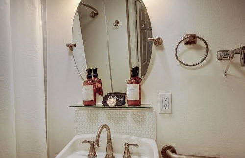 Cute 1 bedroom unit located in Condo Hotel in the heart of Coconut Grove Free Parking - Foto 8