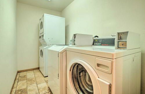 Contemporary Mountain Retreat - Walk to Slopes! - Photo 25