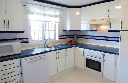 Selecta Family by the Sea - Photo 9