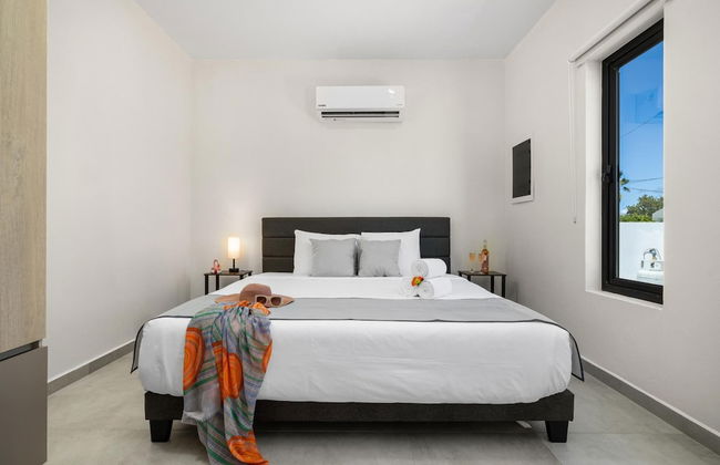 Brand NEW 3BR w Private Pool Walk to Palm Beach - Photo 33