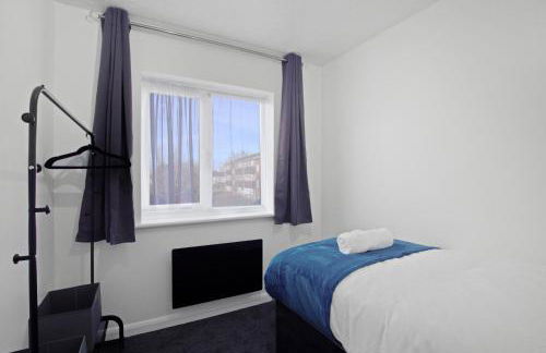 Stylish Cosy 2-Bed flat, fast Wi-Fi, Sky Sports, Sky Cinema & Netflix plus 2 free Parking bays - Foto 5