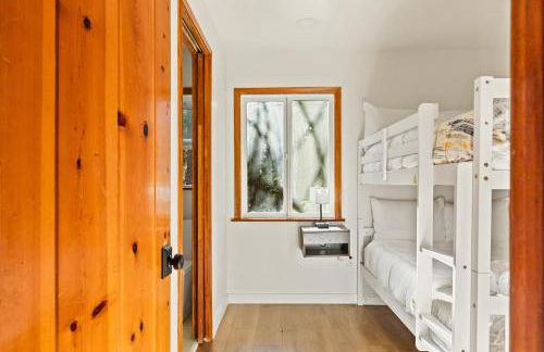 Cute Romantic Cabin With Hot Tub 5 Min from Lake - Foto 15