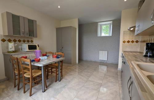 Gîte charmant au cœur d'un château historique avec parc, proche de Cognac, idéal famille et nature - FR-1-653-167 - Foto 10