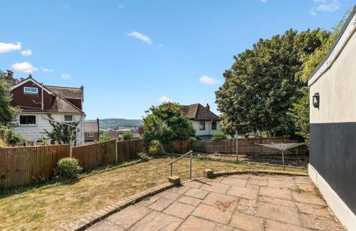 Stylish 5-Bedroom House, Accommodates 10, Fast Wi-Fi & Private Garden - Foto 5