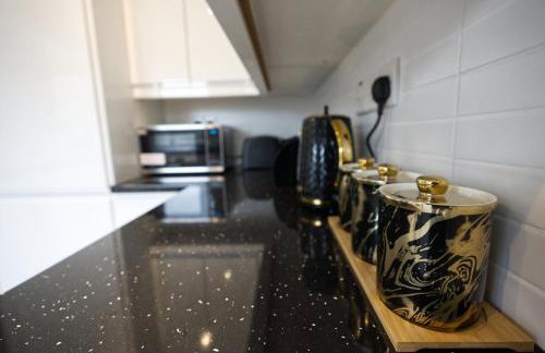 Luxury Harborne Home, Perfect for Contractors & Families 5 Mins from QE & Uni - Photo 8