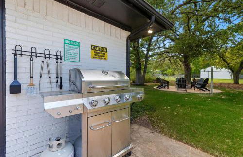 5BD Modern Farmhouse Retreat Sleeps 12 - Photo 48