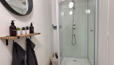 A côté de la Gare - Foto 5, towels, Shower