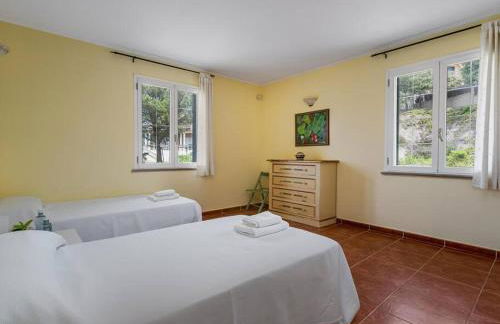 Architectural jewel between sea and mountains - Foto 22