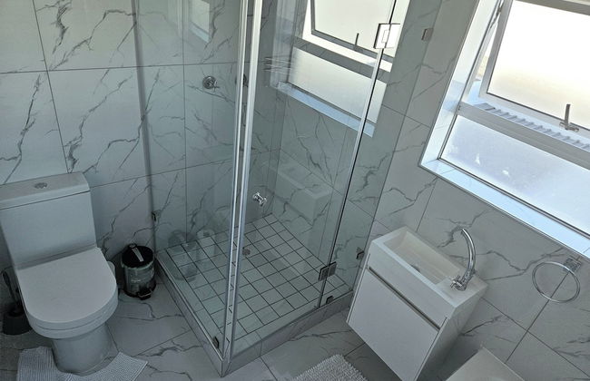 Dolphin Ridge Seaside Apartment - Photo 15