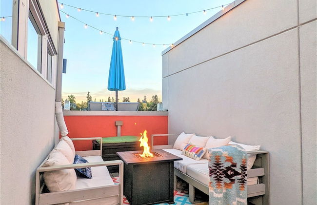 Monki Di Executive Suites - GLAS - Luxury Inner City Home 3 min to Downtown w Private Rooftop Patio Fireplace - Foto 35