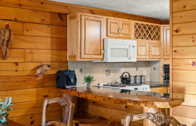 Deer Haven Cabin by Avantstay Waterfront Dock Firepit - Photo 10