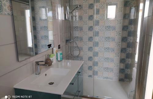 Gite Chambre Cuisine Parking à St Georges d'Oléron - Foto 4