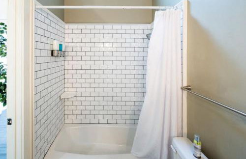 Downtown Loft - Walkable to Dining and Entertainment - Foto 20