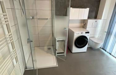 Wood&Stone - Modernes Haus in Seenähe am Tankumsee mit Terrasse, Outdoorküche, Kamin, Homeoffice Bereich & voll ausgestatteter Küche im Naherholungsgebiet - Foto 59