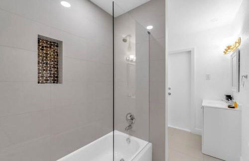 Hidden Gem 4 Bedroom Home with Private Pool & Game Room - Photo 26