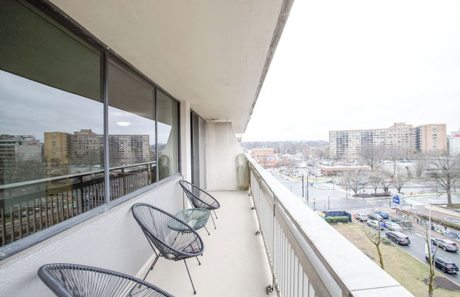 Convenient Apt Near Airport - Photo 31