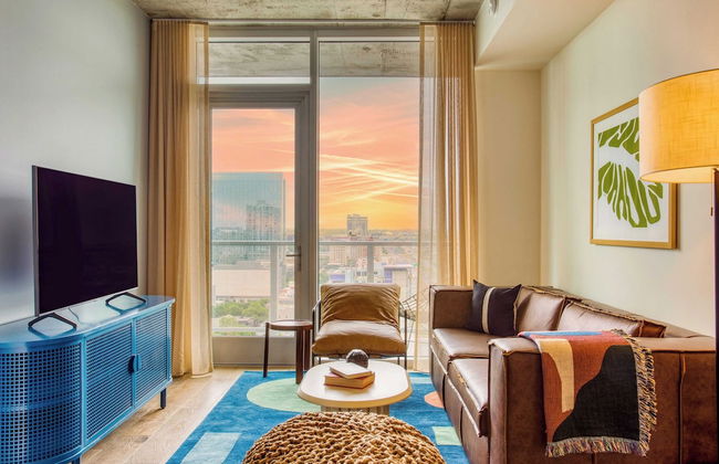 Sleeps 34! 11 Condos in New Austin High Rise w/ Rooftop Pool, Gym, Yoga Studio - Foto 8