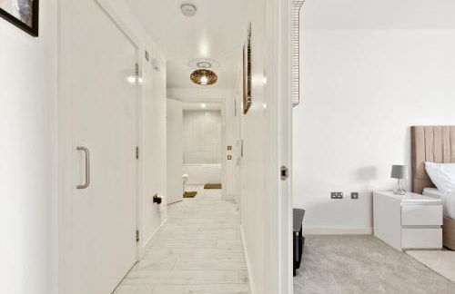 2BR Apartments in Canning Town Station with Balcony - Foto 17