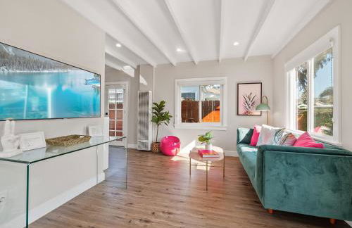 Classic Beach Bungalow - Parking, Private Patio & Pet Friendly! - Foto 12