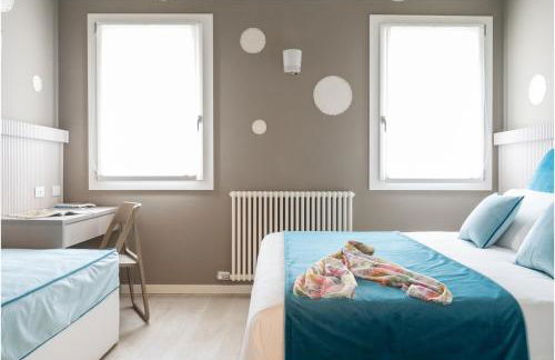 Tiffany Silver - Photo 39