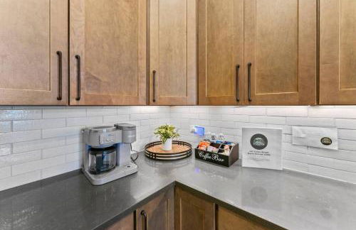 Amazing Rooftop Patio Overlooking street - Foto 7