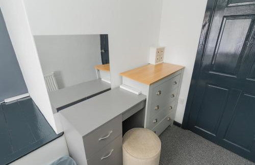 Home from Home 3-Bedrooms free parking Garden Sleeps up to 8 - Foto 14