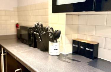 Modern and Comfy 3 Bed Manchester Home near Etihad, Coop Live Arena and Manchester City Centre - Foto 26