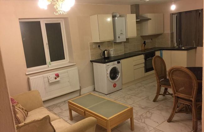 Bourne Court - Photo 3