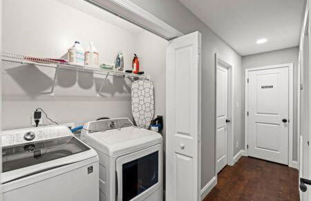 Family Home in Oakwood, 12 Mins to Campus, Patio, Washer Dryer, 2 Bathrooms, Utilities and Internet Included, Great for Students or Families, Charming Oakwood-Lincoln Park Home, 10 Walk to Dining, 24 Hour Hospitality Team - Foto 16