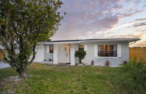 Hook, Line and Leisure Lakefront Gem with Porch! - Foto 38