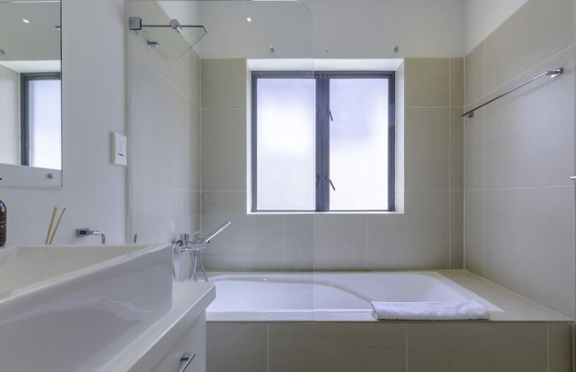 Newly Renovated 3 bed Apartment With Splashpool - 2283 - Photo 9