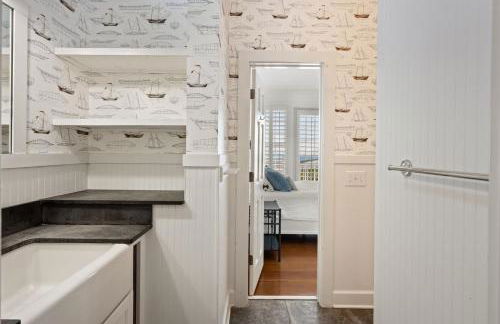 Relax and Enjoy the Spectacular Views in this Picturesque Home home - Foto 16